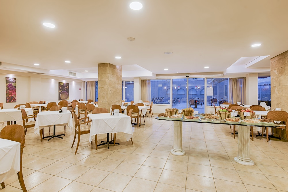 Pearl Hotel 40/55