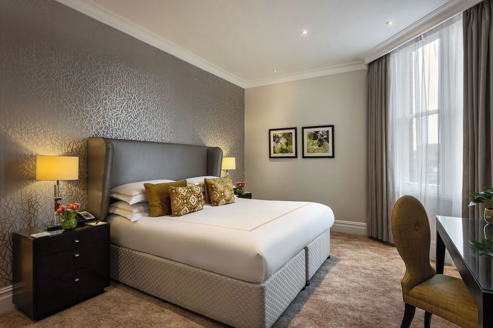 1 BEDROOM, FALCONERS, SUITE
