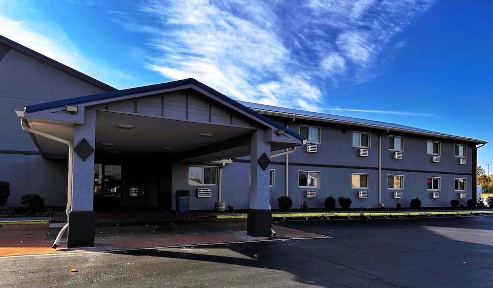 Super 8 by Wyndham Indianapolis/Emerson Ave 23/26