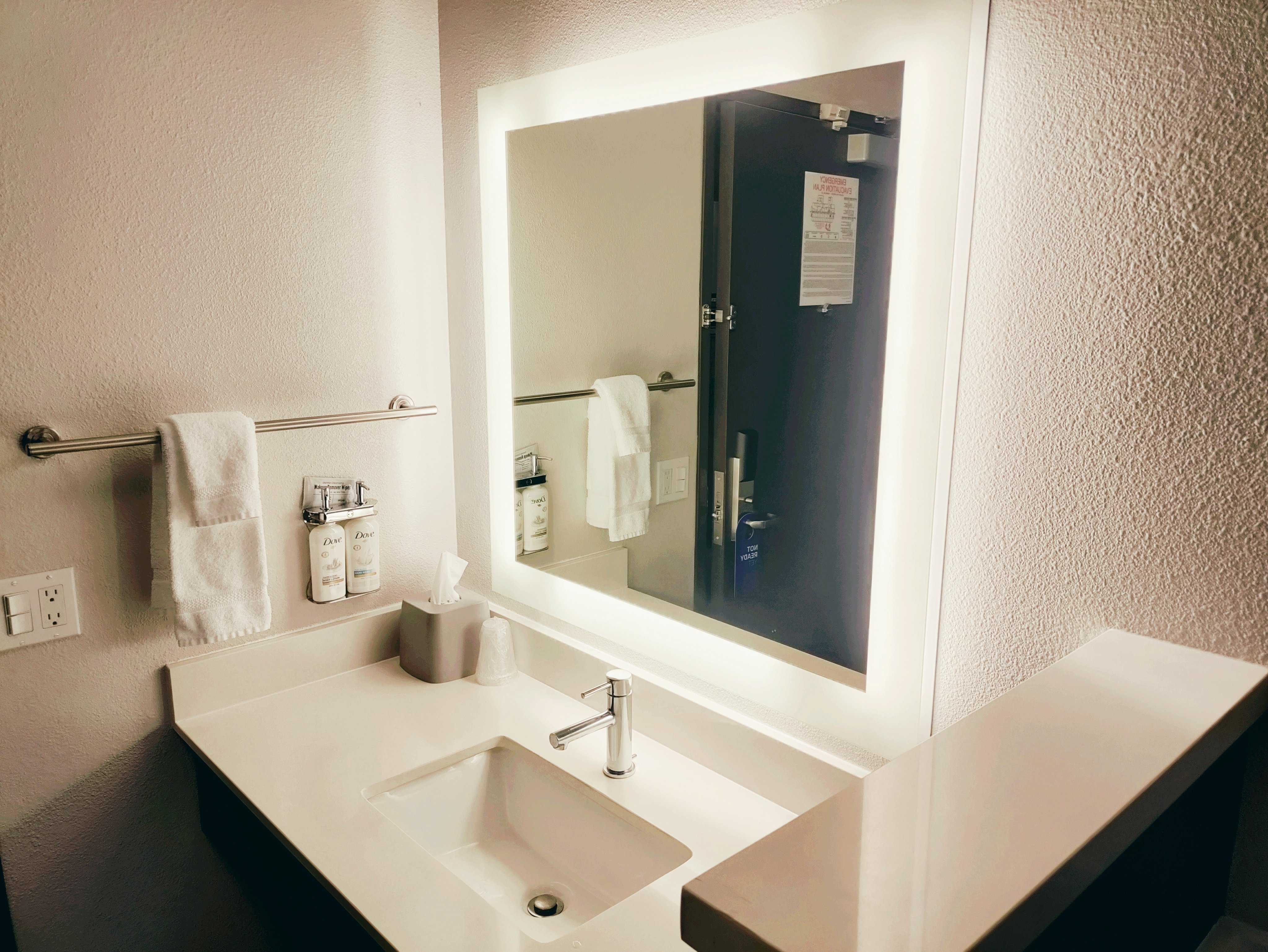 غرفة قياسية بسرير كينج مع أريكة، HOLIDAY INN EXPRESS NEWBERG - WINE COUNTRY 2/3