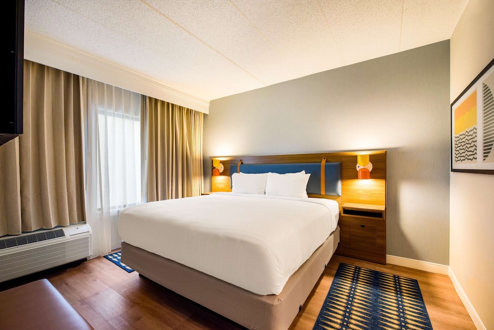 1 BEDROOM, SUITE, KING BED, ACCESSIBLE