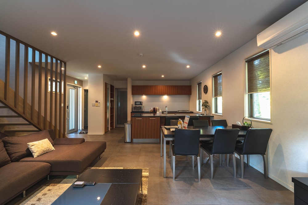 Phoenix Chalets 42/50