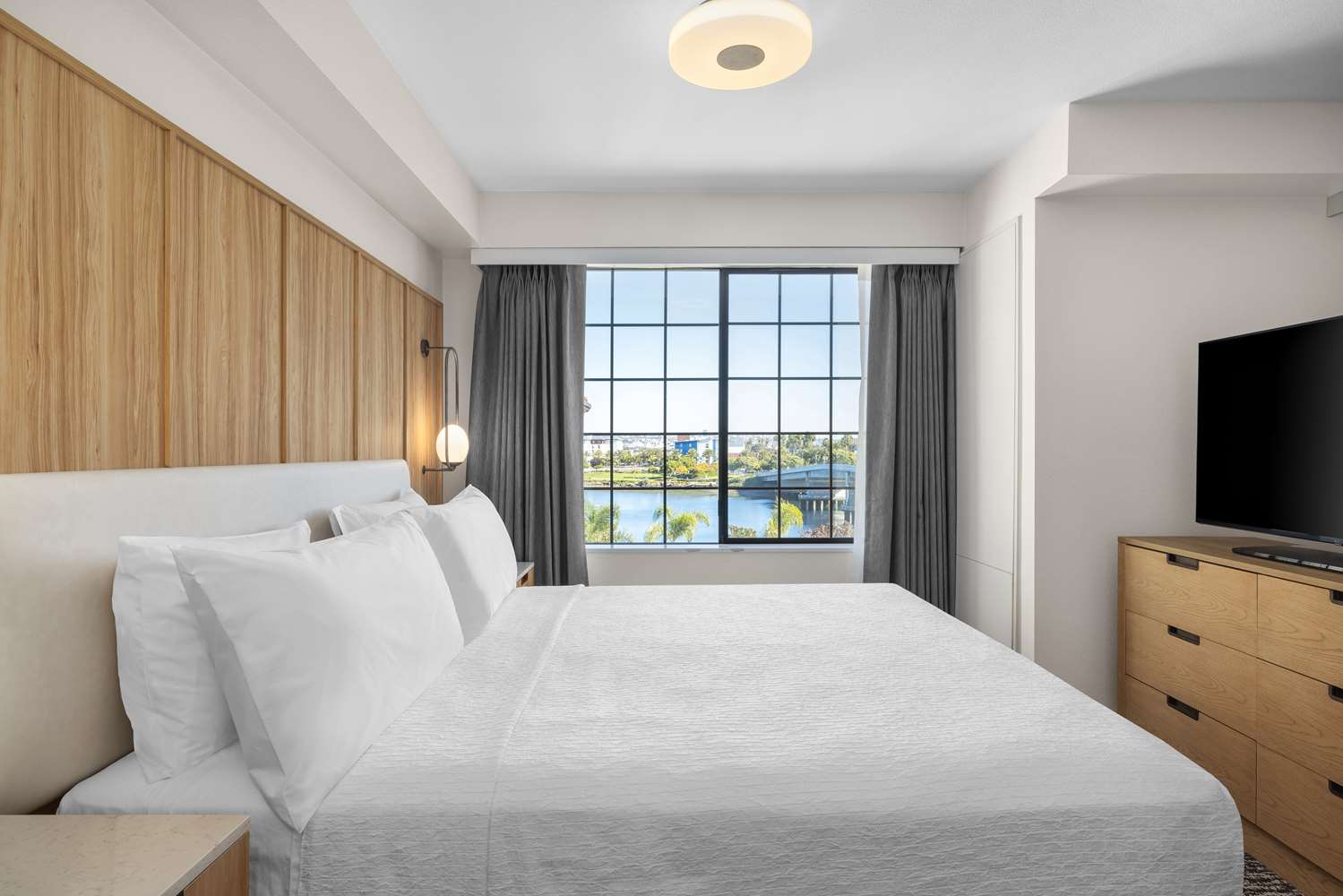 Studio, Suite, King Bed, Bay View