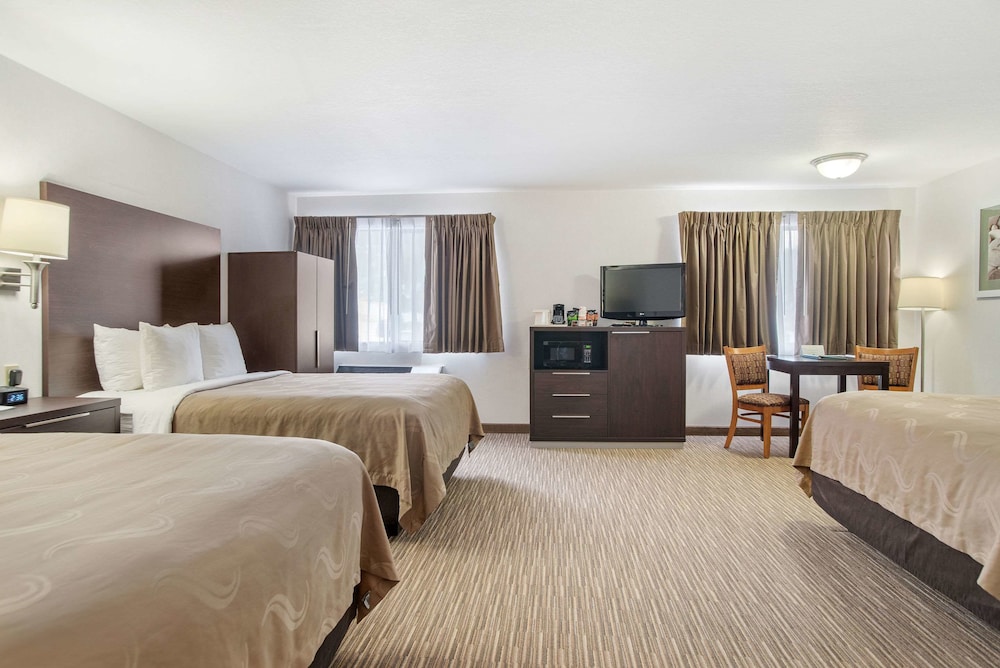 Everspring Inn Suites Hill City 18/61