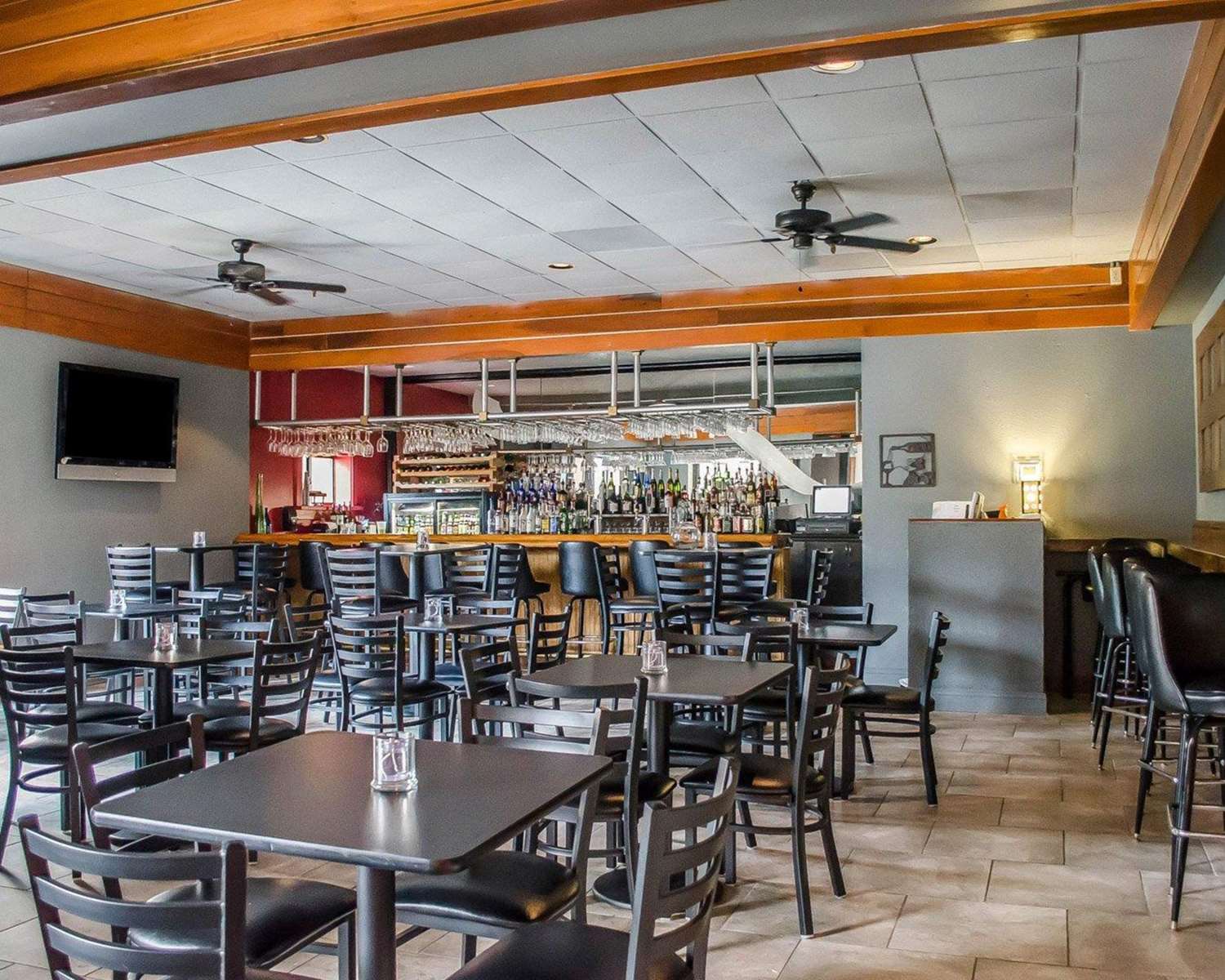 Quality Inn and Suites Pensacola Bayview 34/49