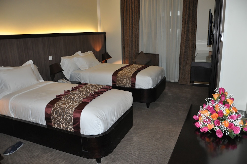 Elilly International Hotel 23/69