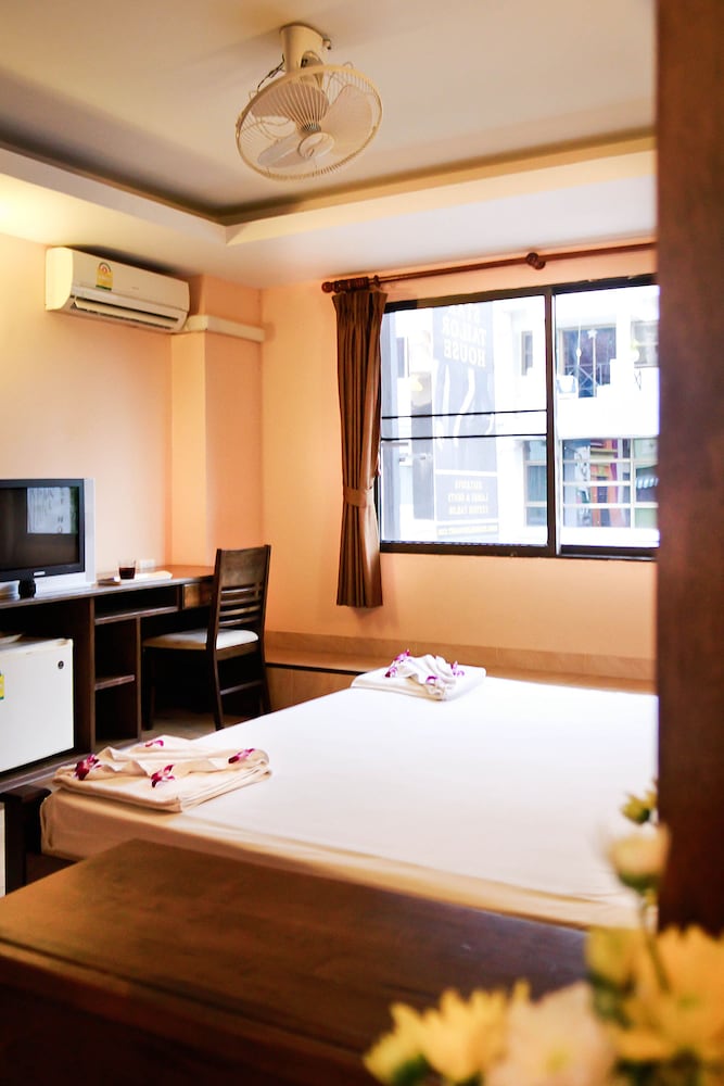 Zen Rooms Soi Paradise Patong 26/29