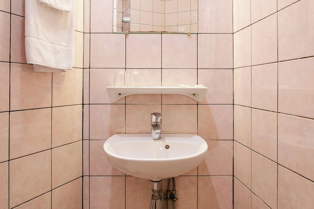Hotel de la Comete 99/100