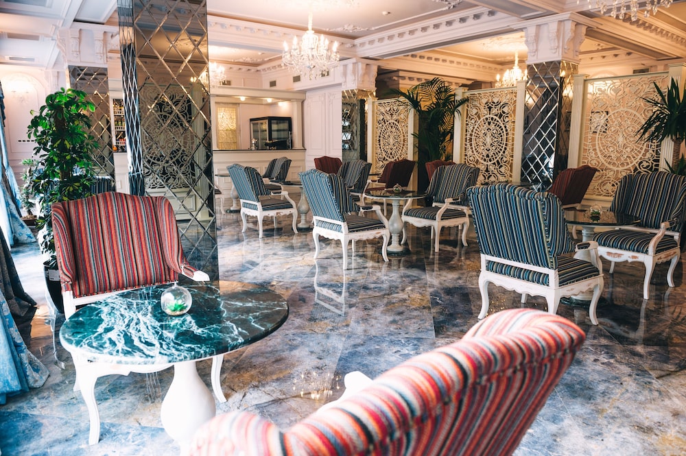 Emerald Suite Hotel 23/37