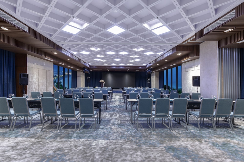 Maximilan Danang Beach Hotel 33/48