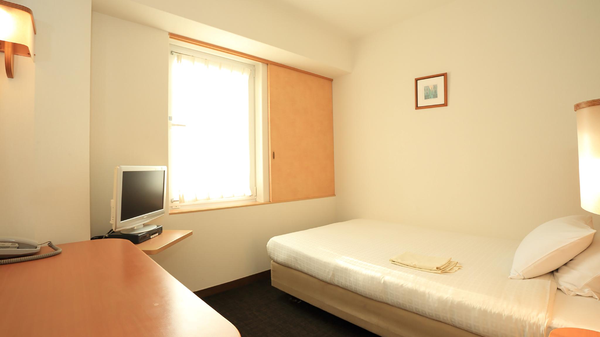 Semi Room, Standard, Semi Double Bed, Smoking
