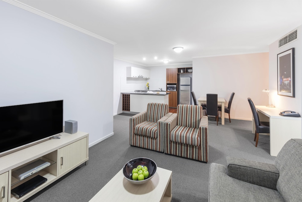 Oaks Brisbane Lexicon Suites 21/37