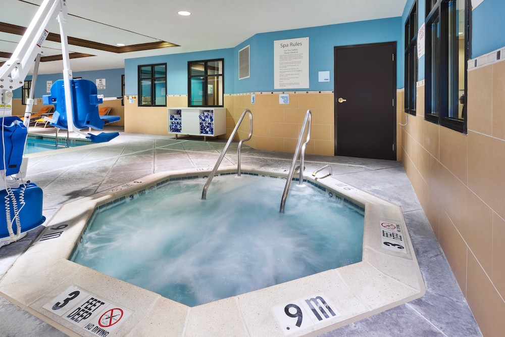 Holiday Inn Express Suites Warminster Horsham 3/63