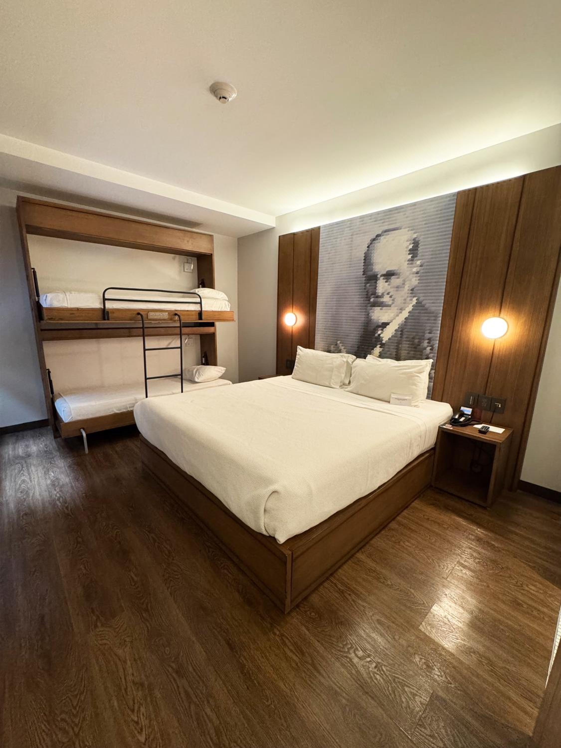 Room, Triple