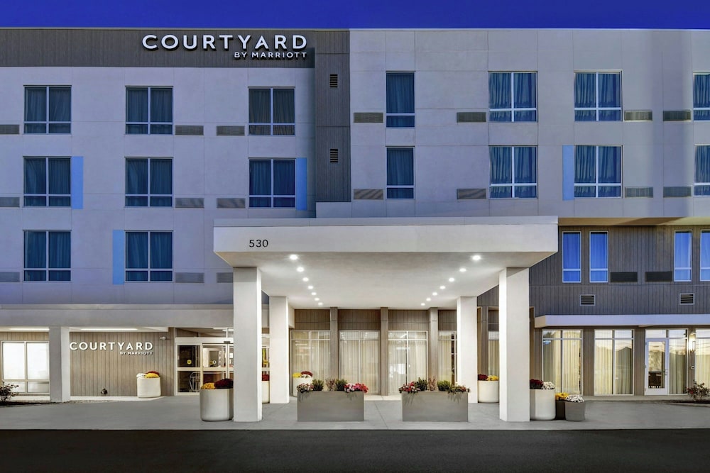 Courtyard Hamilton 1/43