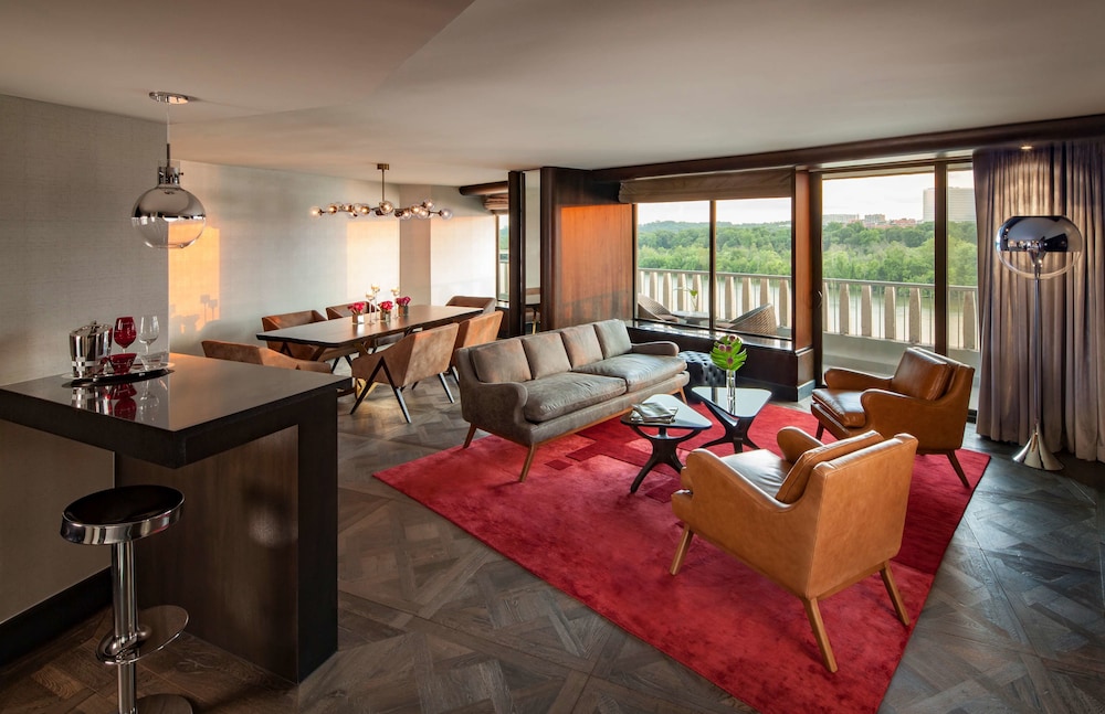 The Watergate Hotel 43/49