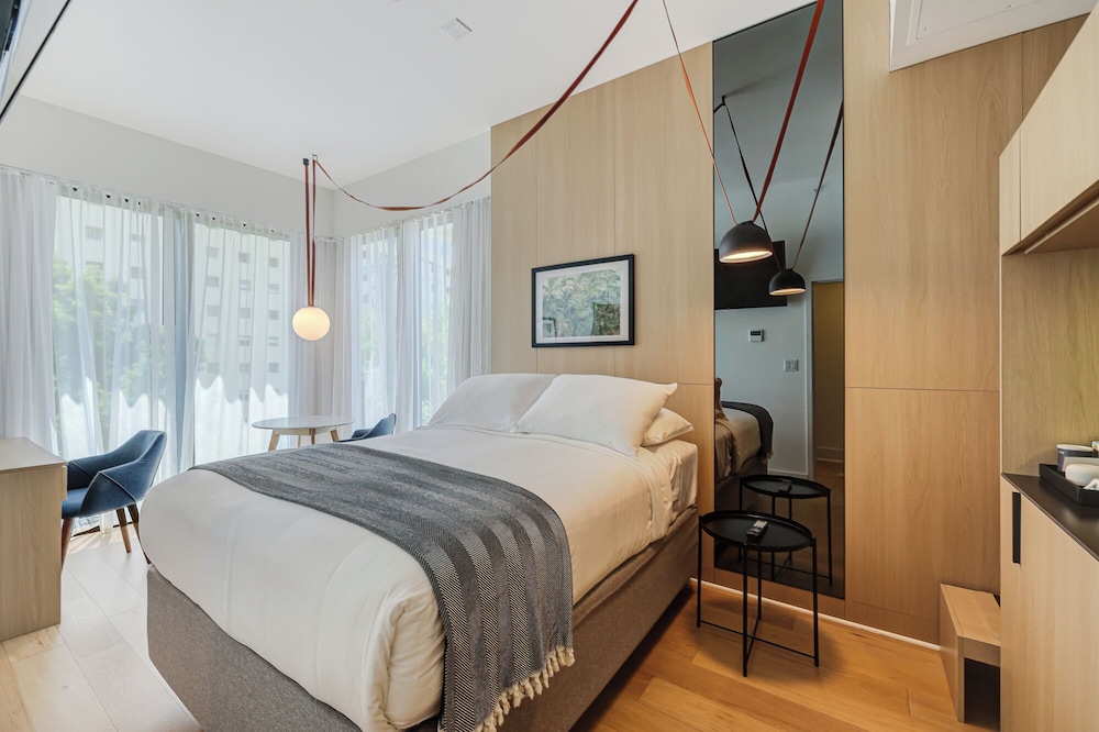 STUDIO, QUEEN BED