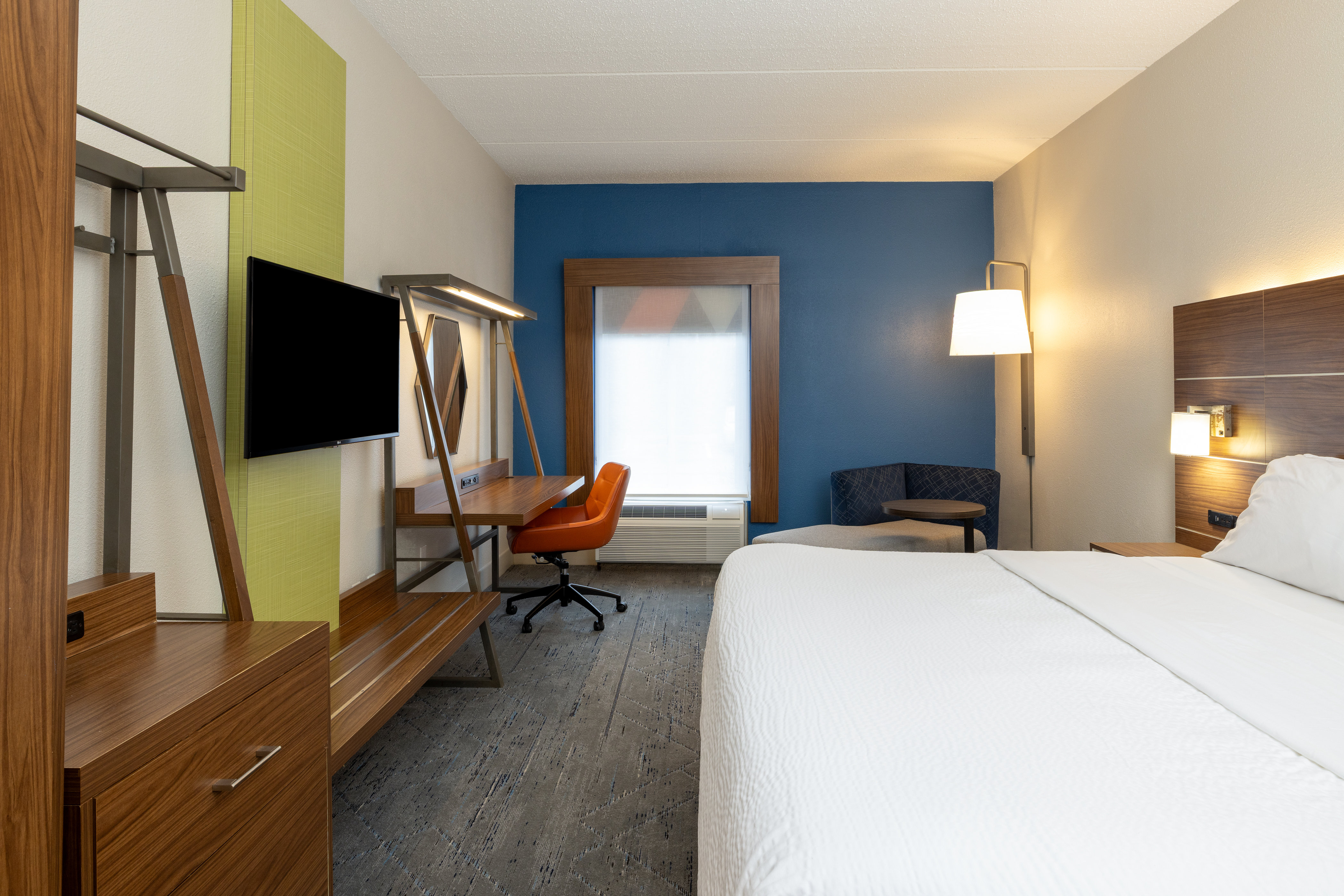 Holiday Inn Express Charleston US Hwy 17 & I-526 23/77