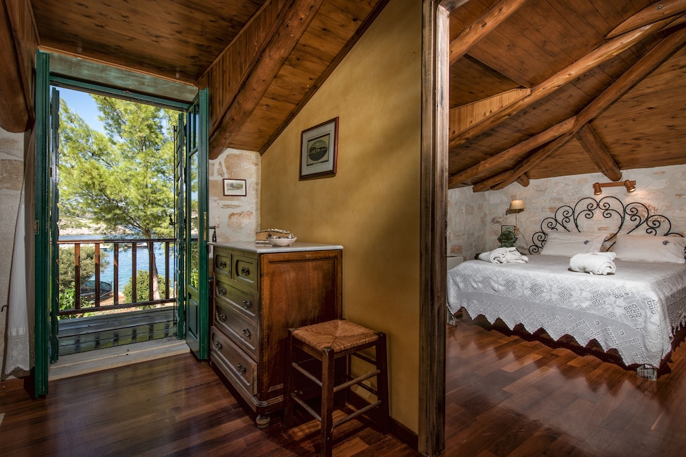 Nobelos Boutique Hotel 8/50