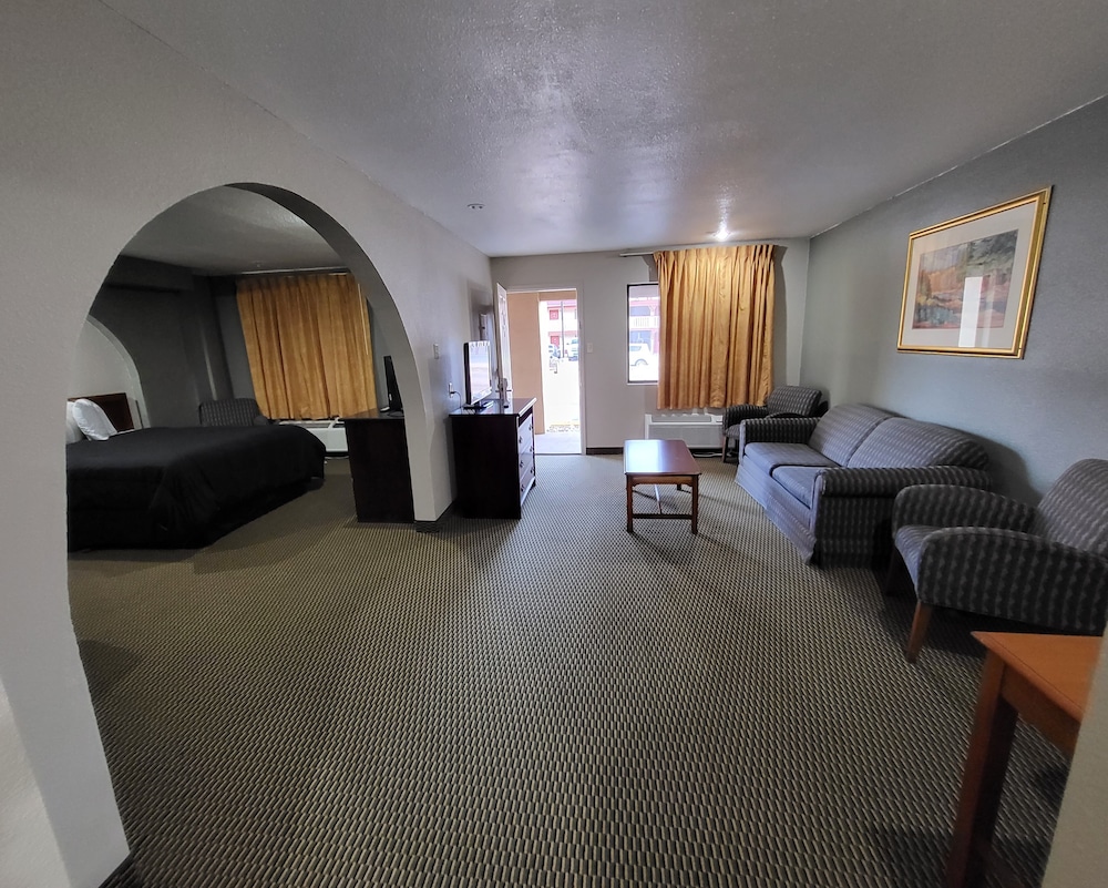 Hallmark Inn and Suites 19/30