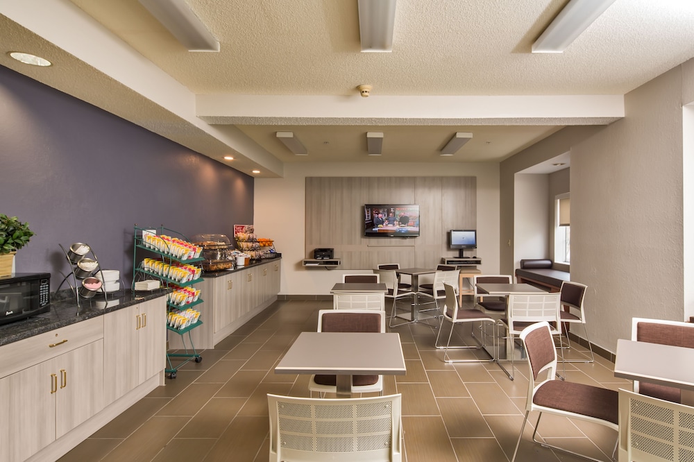 Microtel Inn & Suites by Wyndham Leesburg/Mt Dora 20/38