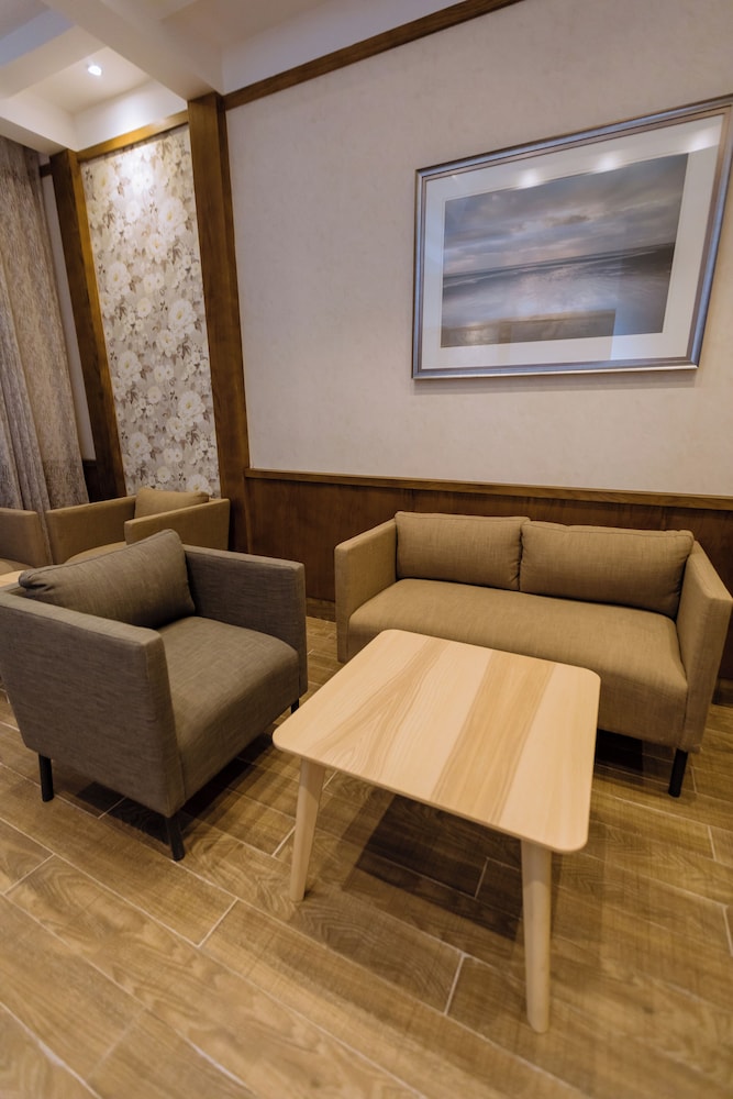 Sky View Suites Hotel 9/20