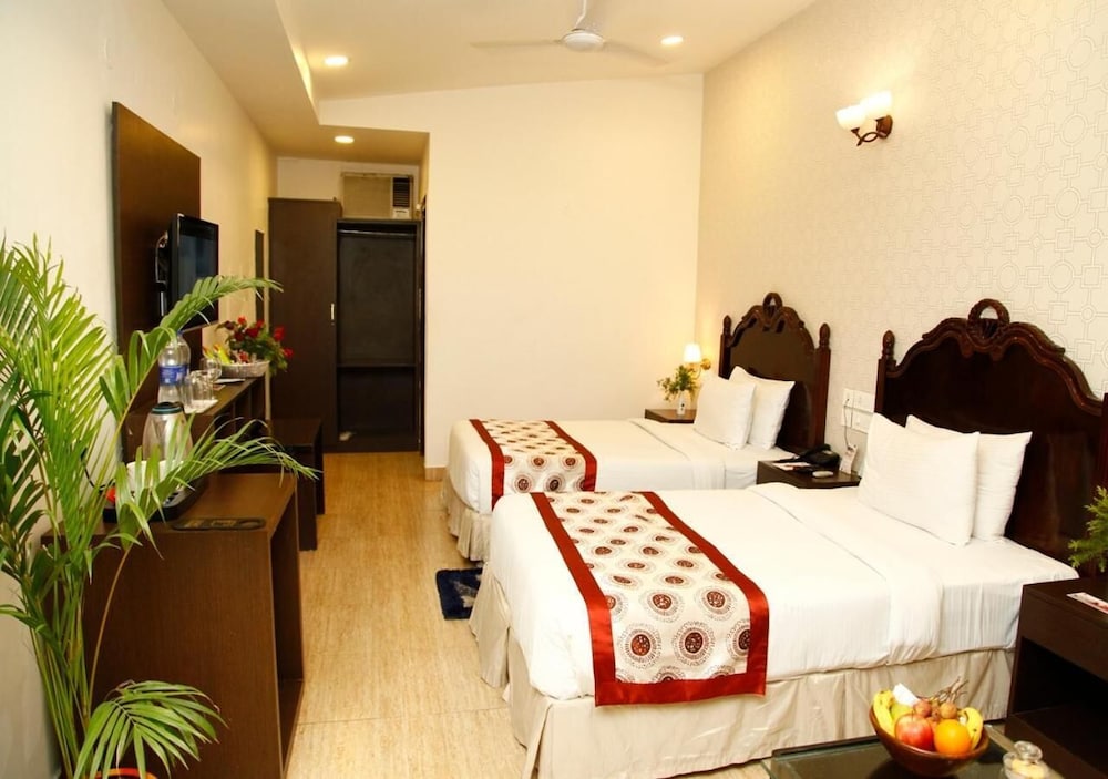 MB Greens Clarks Inn Moradabad 11/50