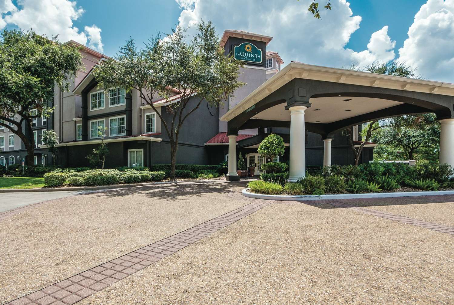 La Quinta Inn & Suites by Wyndham Houston Bush IAH South 44/46