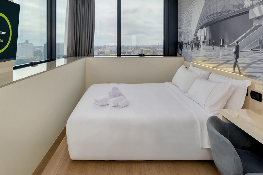SUPERIOR, DOUBLE BED, CITY VIEW