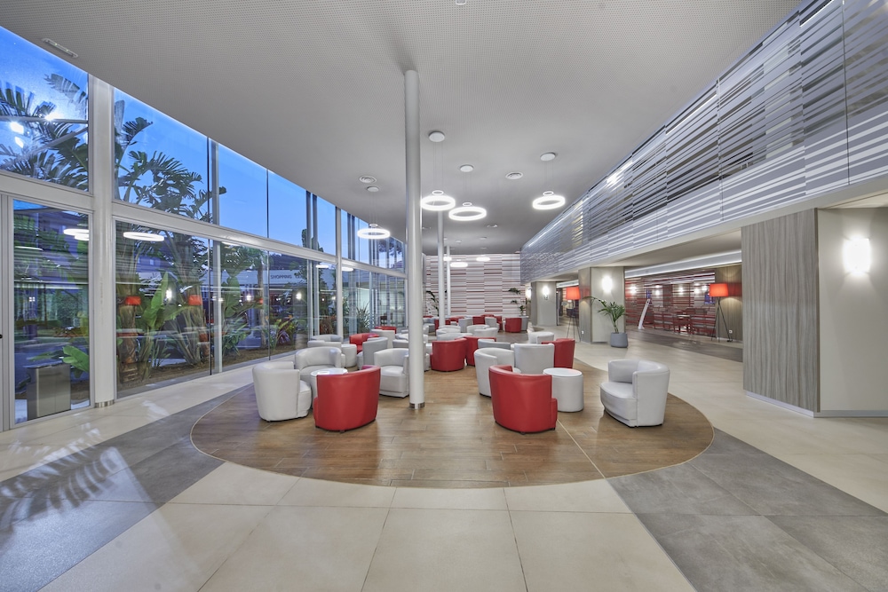 BG Tonga Tower Design Hotel and Suites 48/64