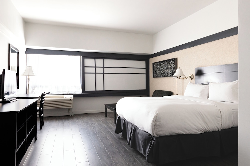 STANDARD, QUEEN BED