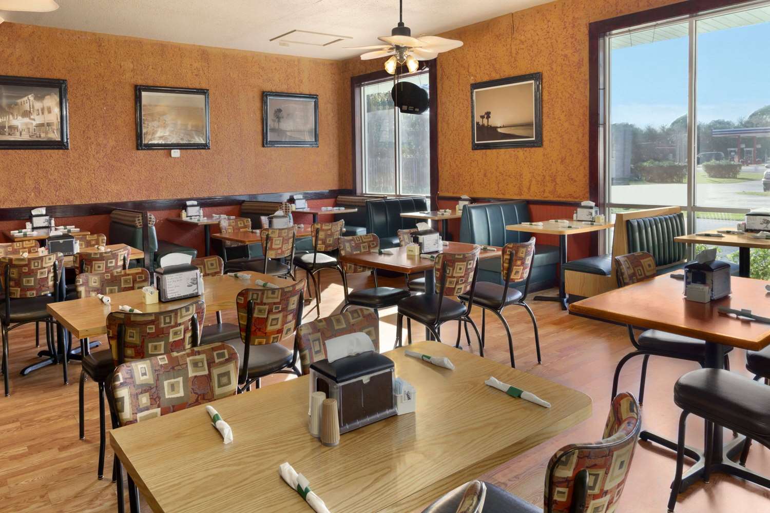 Days Inn by Wyndham Fort Pierce Midtown 40/55