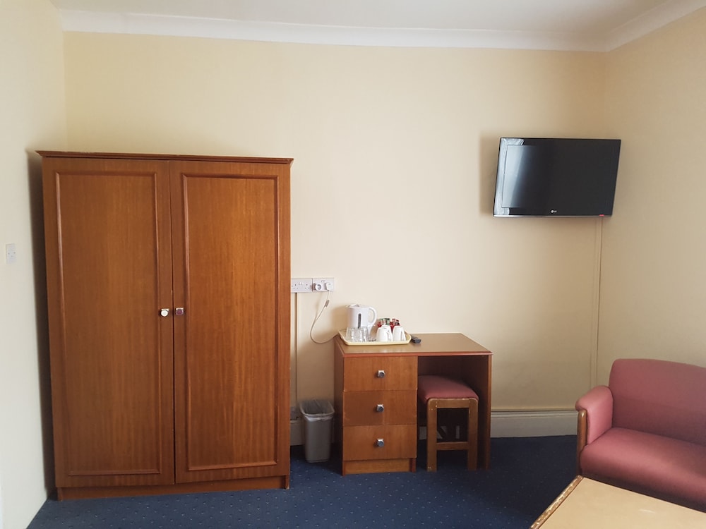 Avoca House Hotel 44/46