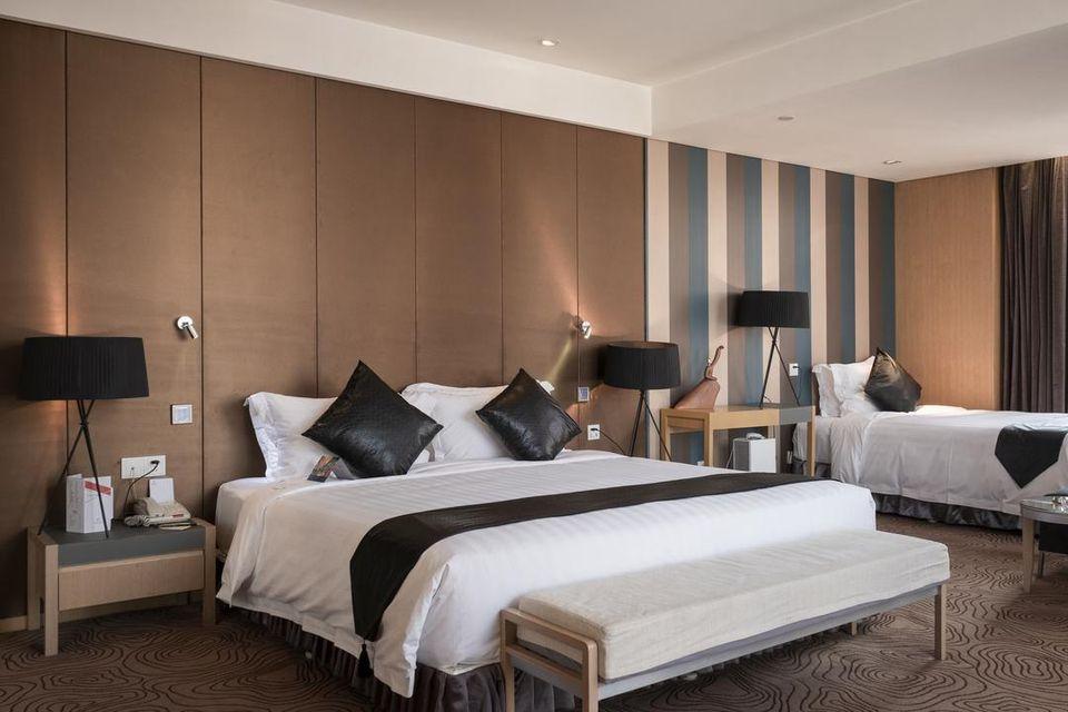 Deluxe, Family, 1 King and 1 Single Beds, Living Area, Bathtub