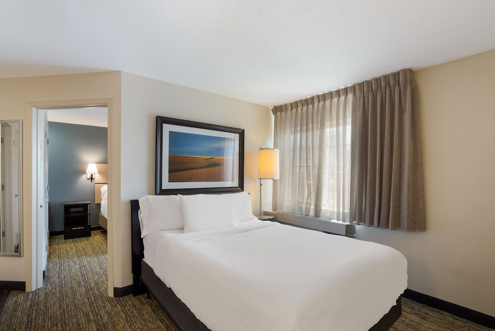 1 BEDROOM, SUITE, 2 QUEEN BEDS