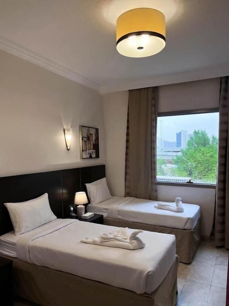 Hussein Hassan Ali Bayari Hotel 14/61
