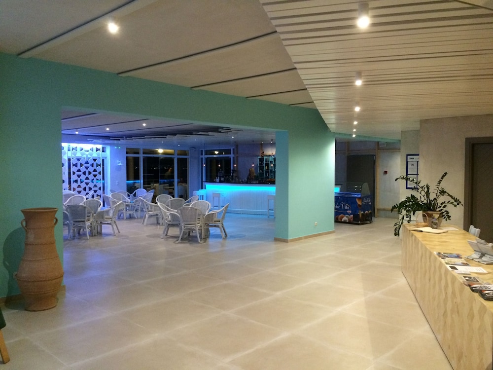 Irina Beach Hotel 8/68