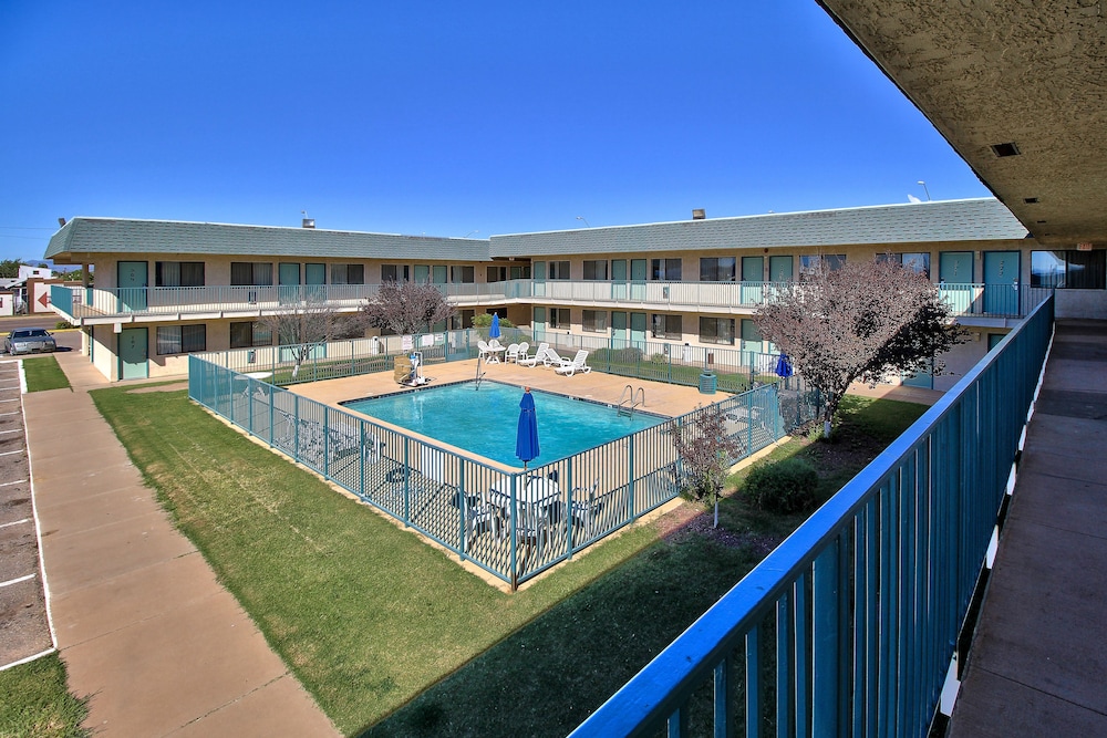 Motel6 Douglas, AZ 56/59