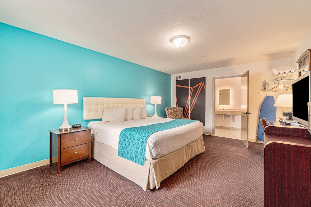 Howard Johnson by Wyndham Traverse City 20/47