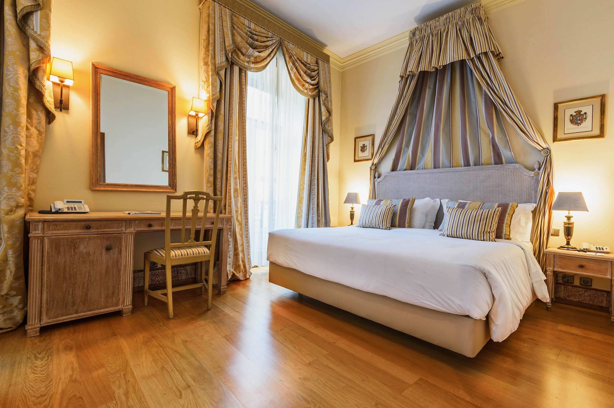 DELUXE, DOUBLE BED