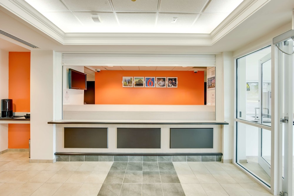 Motel6 Brampton, ON - Toronto 1/33