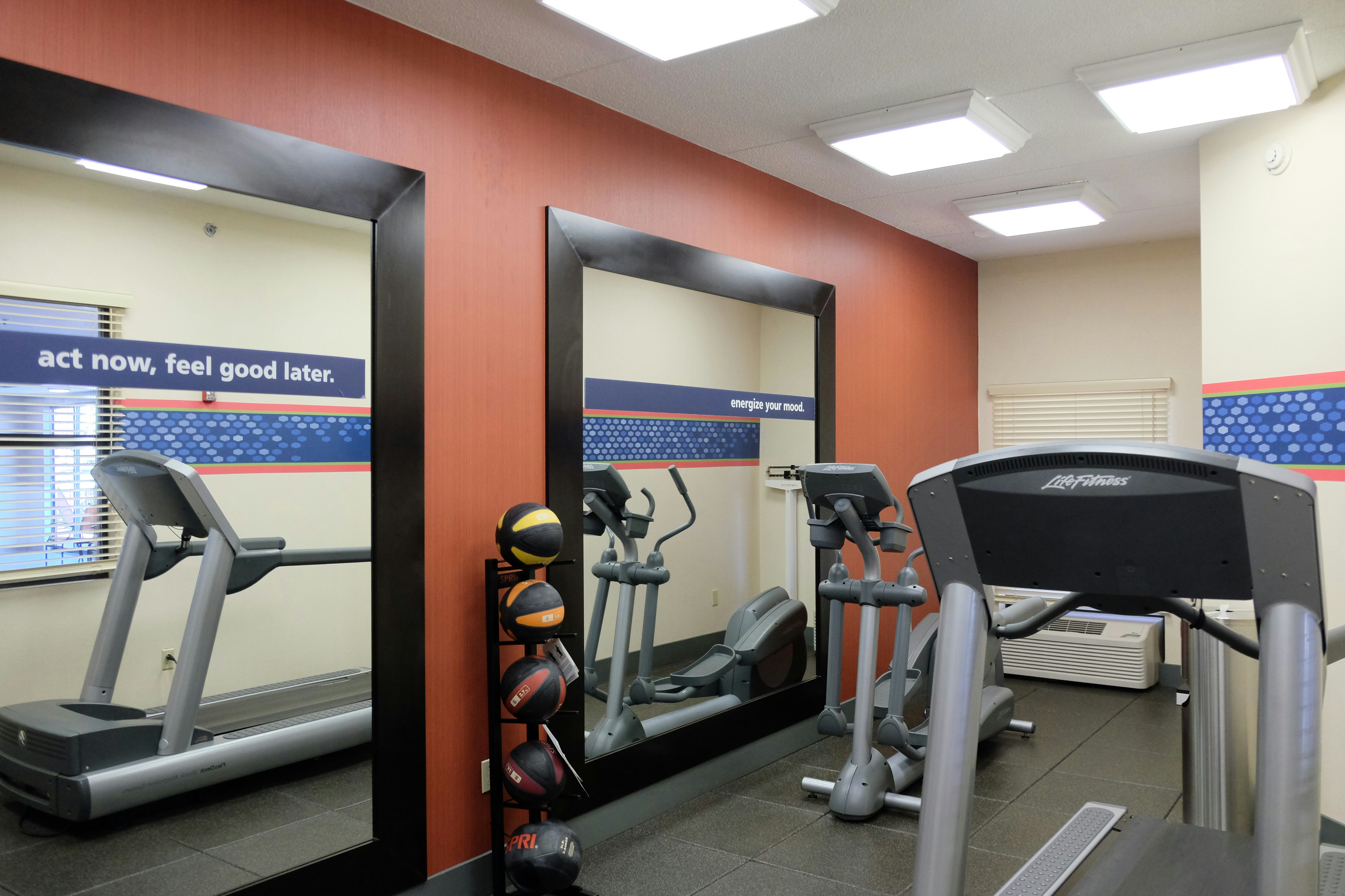 Hampton Inn Lima 46/73