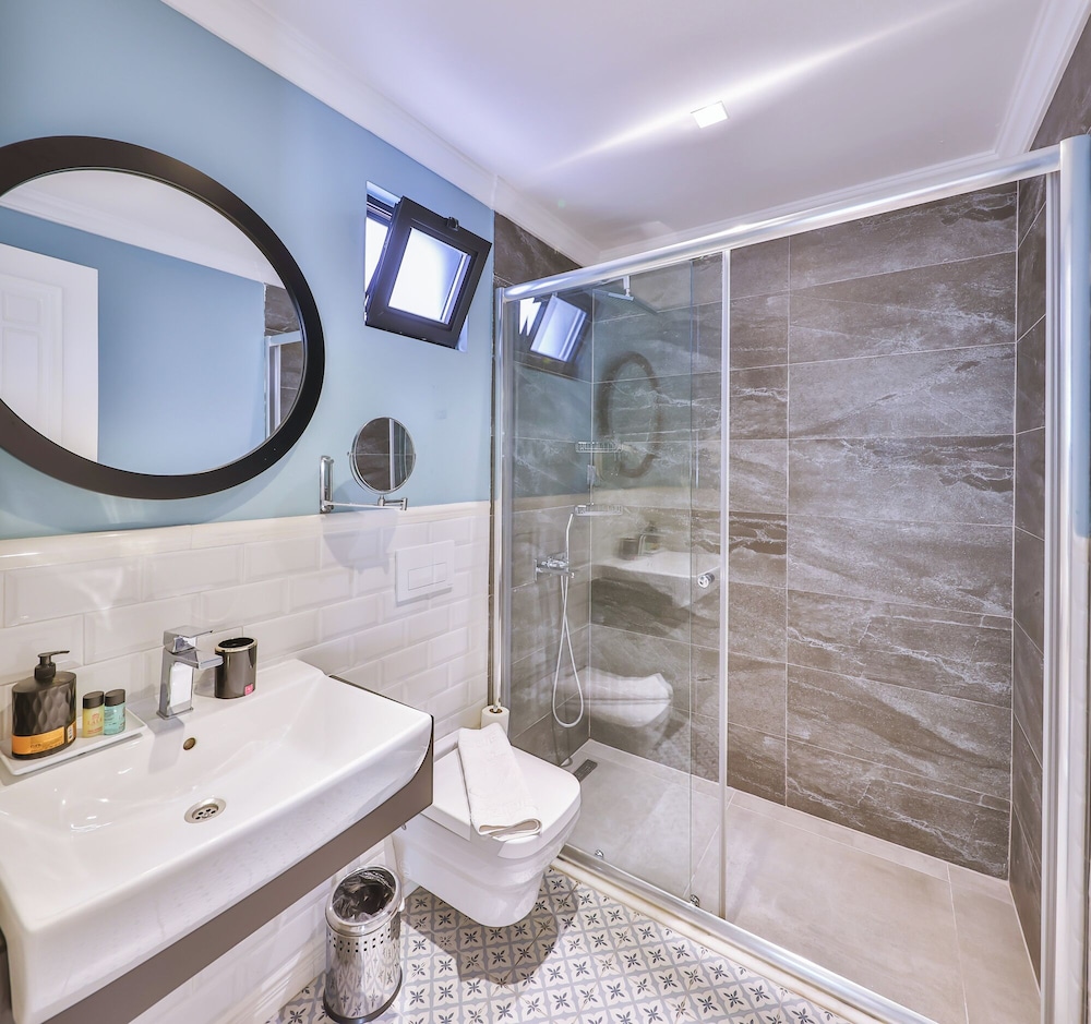 Lale Hotel 44/50