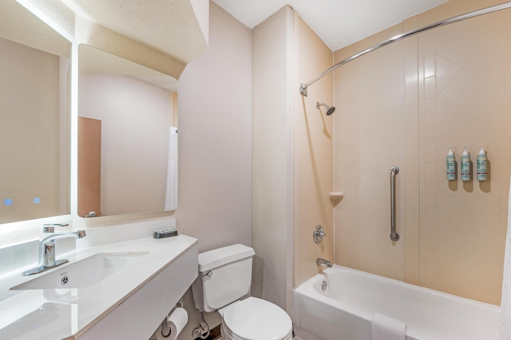غرفة قياسية بسرير كينج لذوي الإعاقة، Best Western Forsyth - Decatur 7/8