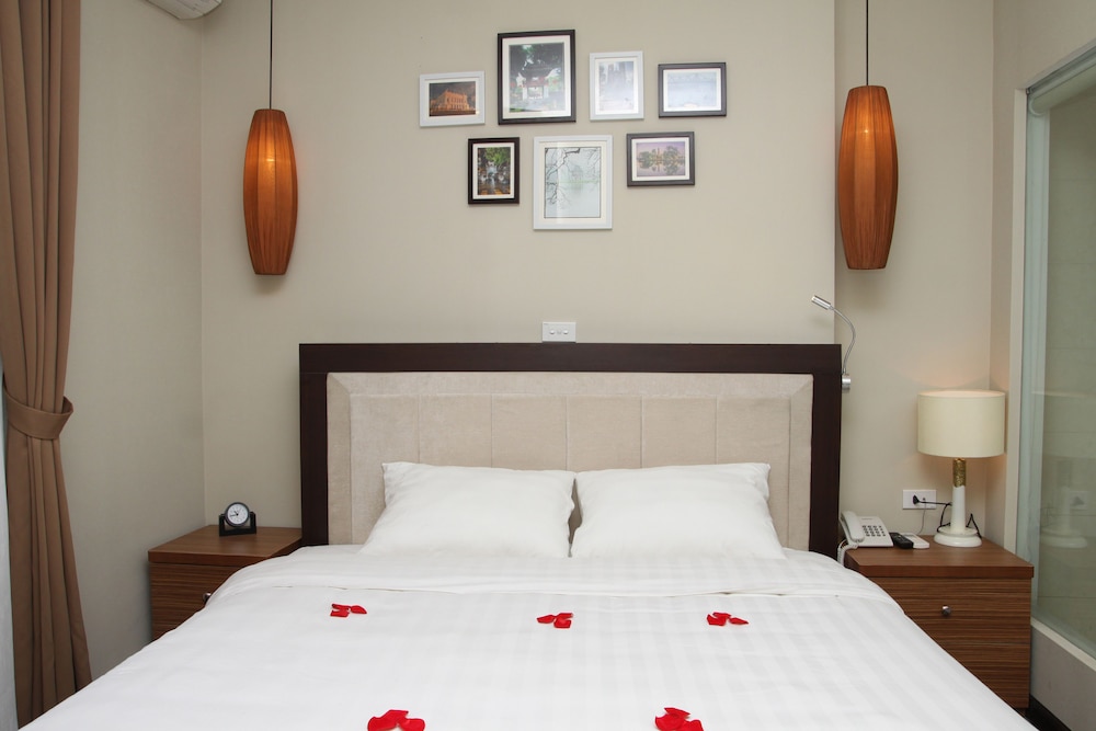 Golden Moon Suite Hotel 27/62