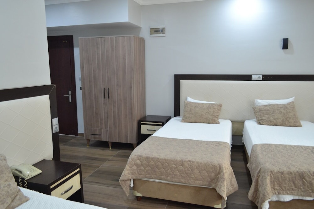 Adana Kucuksaat Hotel 17/37