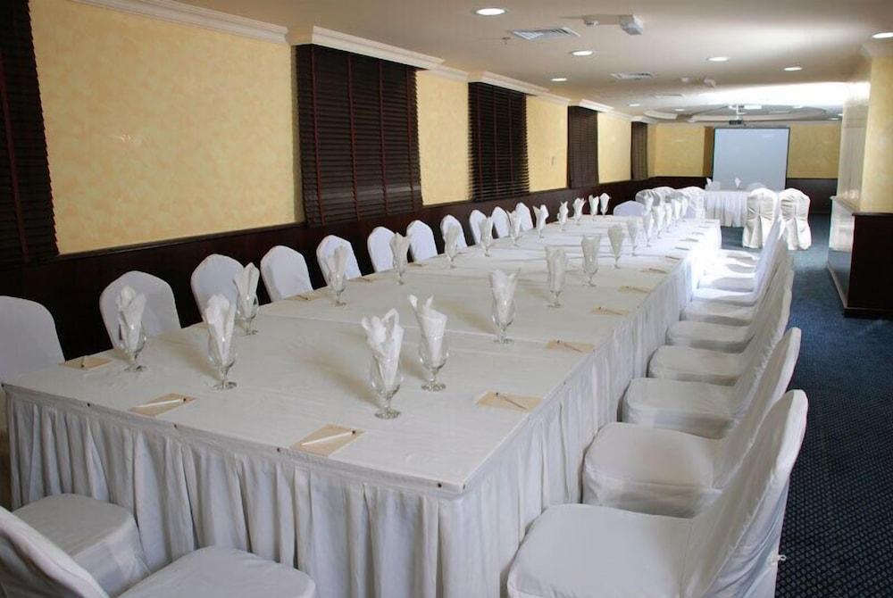 Al Bustan Hotel 19/25