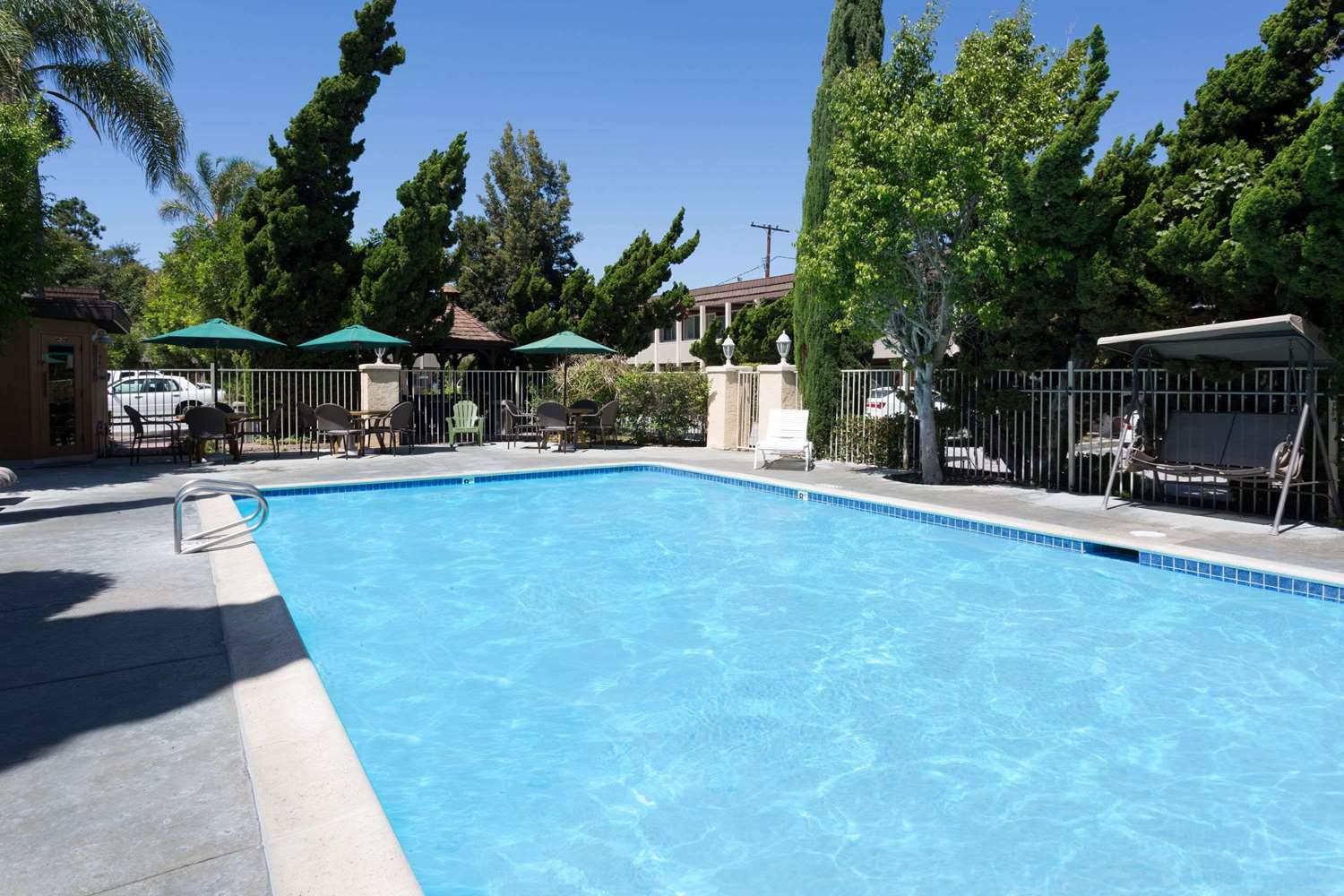 Costa Mesa Inn 8/12