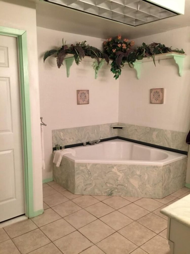 Ranch House Inn and Suites 7/28