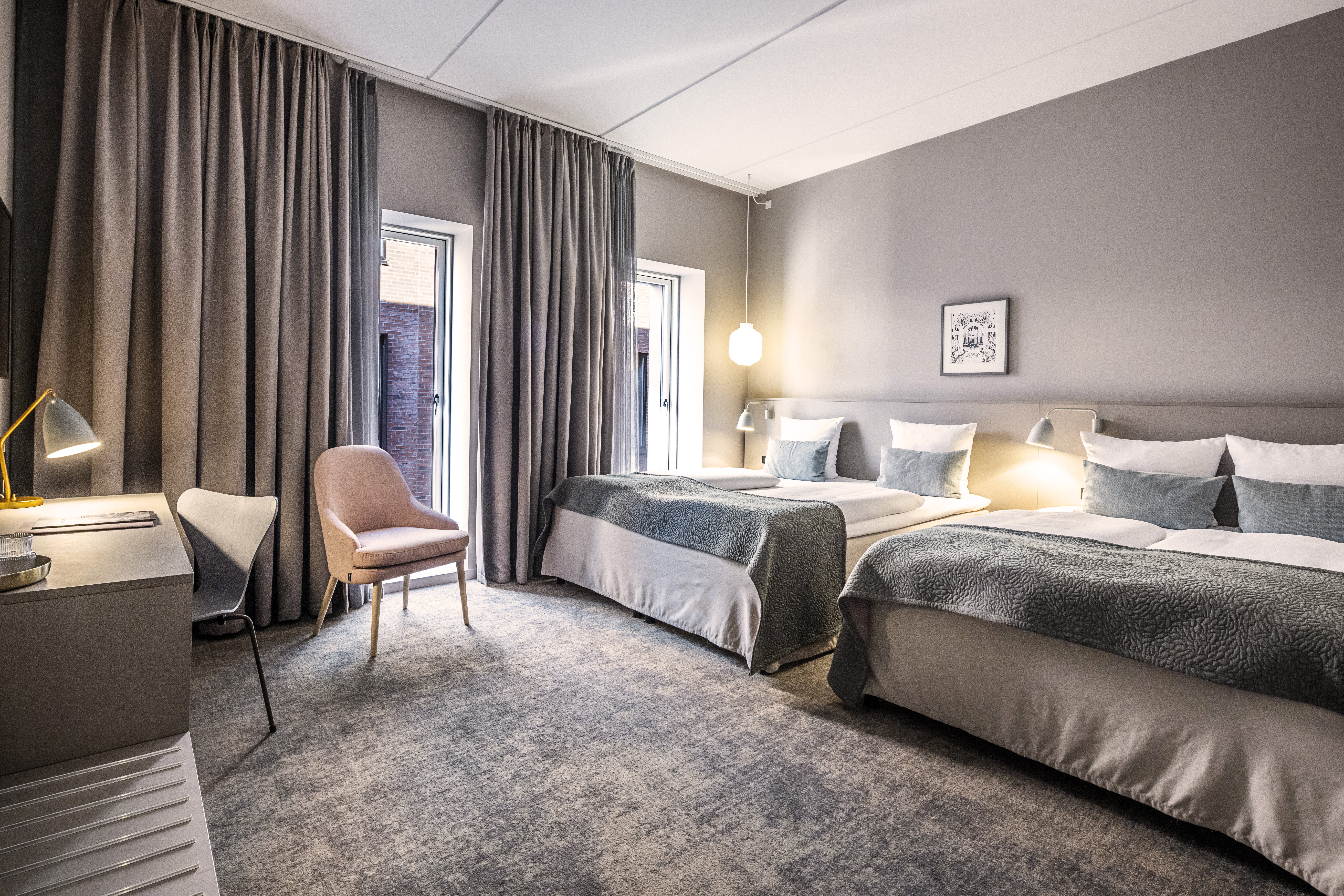 Hotel Odeon 4/44